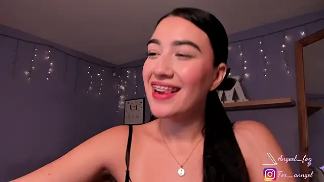 Snapshot of angeel_fox chatting on 01/21/25, 02:33 angeel fox online show from 01/21/25, 02:33