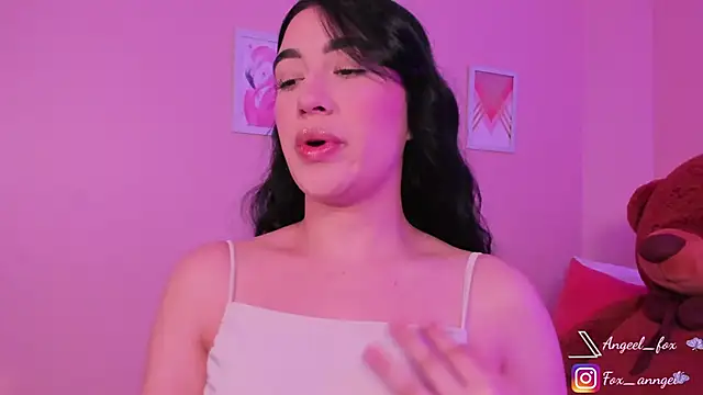 Snapshot of angeel_fox chatting on 09/09/25, 03:06 angeel fox online show from 09/09/25, 03:06