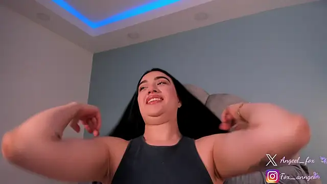 Snapshot of angeel_fox chatting on 09/11/25, 04:56 angeel fox online show from 09/11/25, 04:56