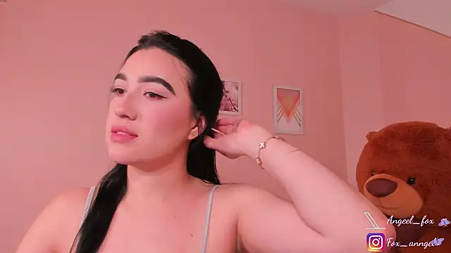 Snapshot of angeel_fox chatting on 09/17/25, 04:03 angeel fox online show from 09/17/25, 04:03