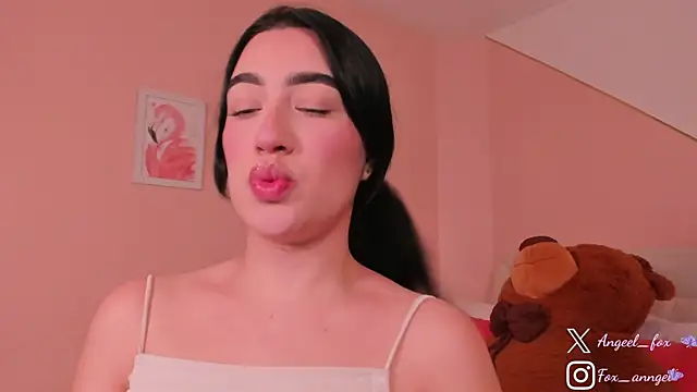 Snapshot of angeel_fox chatting on 09/25/25, 03:54 angeel fox online show from 09/25/25, 03:54