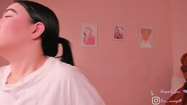 Snapshot of angeel_fox chatting on 09/30/25, 02:49 angeel fox online show from 09/30/25, 02:49