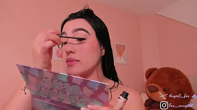 Snapshot of angeel_fox chatting on 10/28/25, 03:43 angeel fox online show from 10/28/25, 03:43