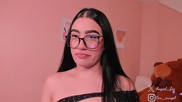 Snapshot of angeel_fox chatting on 11/11/25, 02:22 angeel fox online show from 11/11/25, 02:22