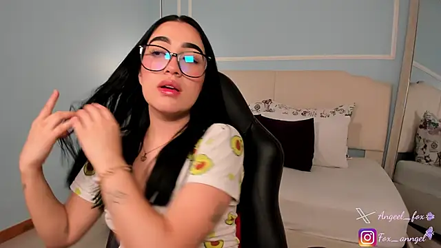 Snapshot of angeel_fox chatting on 12/15/25, 02:38 angeel fox online show from 12/15/25, 02:38