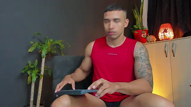 Snapshot of LincomAmith chatting on 10/29/25, 04:04 LincomAmith online show from 10/29/25, 04:04