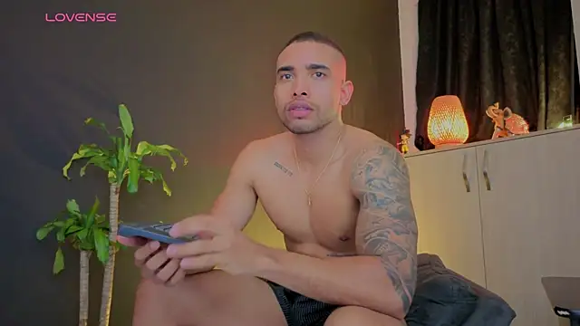 Snapshot of LincomAmith chatting on 11/11/25, 10:21 LincomAmith online show from 11/11/25, 10:21