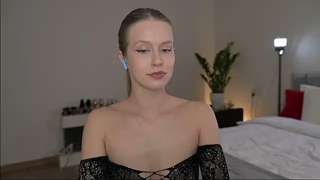 Snapshot of ella_twinkl chatting on 05/02/26, 06:46 ella twinkl online show from 05/02/26, 06:46