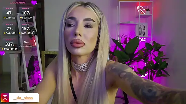 Snapshot of ArianaArianna chatting on 05/19/26, 06:25 ArianaArianna online show from 05/19/26, 06:25