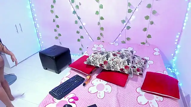 ambersmitx online show from 12/19/24, 09:38