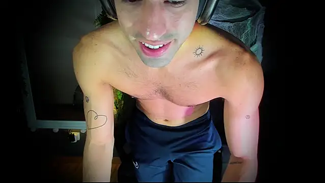 Snapshot of newjeff chatting on 11/04/25, 12:21 newjeff online show from 11/04/25, 12:21