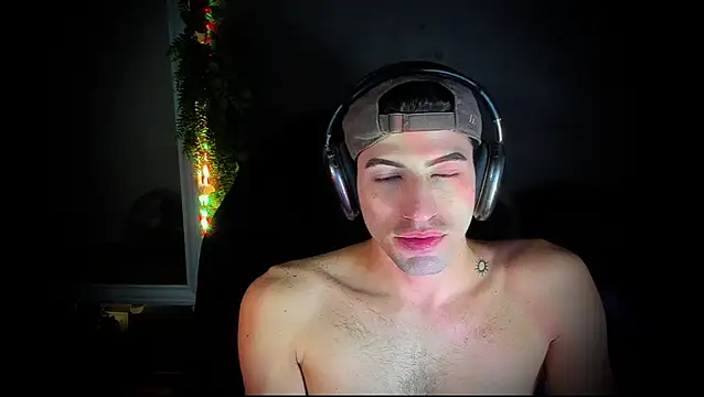 Snapshot of newjeff chatting on 11/06/25, 10:54 newjeff online show from 11/06/25, 10:54