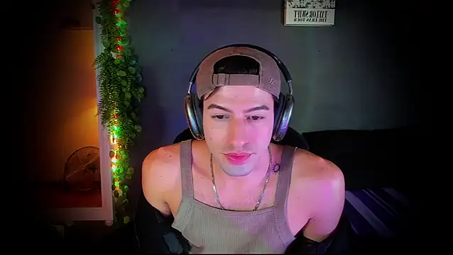 Snapshot of newjeff chatting on 11/15/25, 12:30 newjeff online show from 11/15/25, 12:30