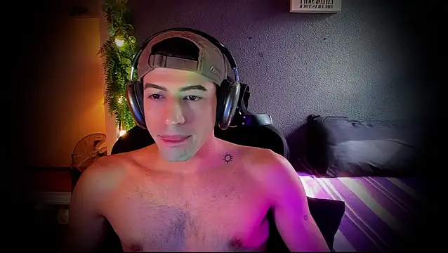 Snapshot of newjeff chatting on 11/19/25, 11:32 newjeff online show from 11/19/25, 11:32