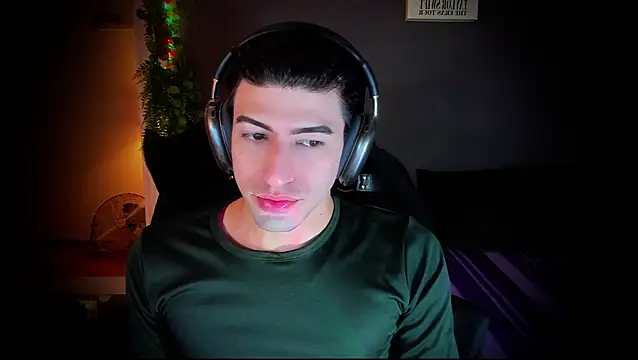 Snapshot of newjeff chatting on 11/20/25, 08:30 newjeff online show from 11/20/25, 08:30