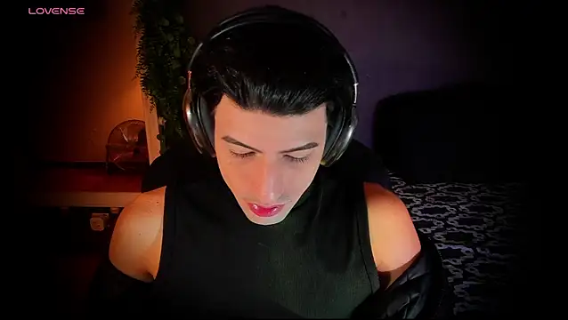 Snapshot of newjeff chatting on 12/04/25, 04:59 newjeff online show from 12/04/25, 04:59