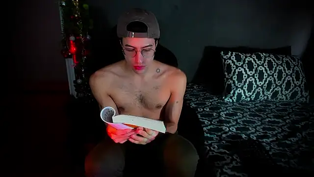 Snapshot of newjeff chatting on 12/19/25, 12:34 newjeff online show from 12/19/25, 12:34