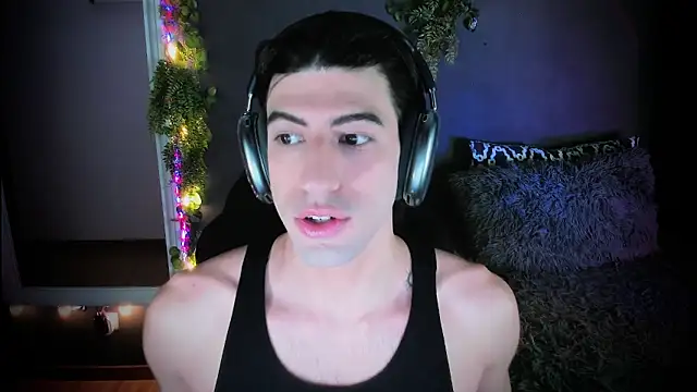 Snapshot of newjeff chatting on 02/14/26, 11:01 newjeff online show from 02/14/26, 11:01