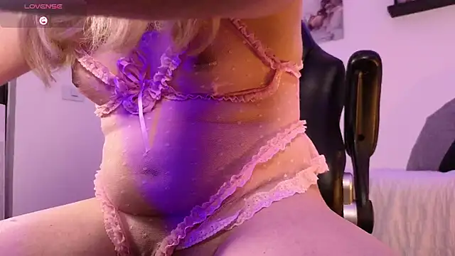 Snapshot of meloddysky chatting on 01/17/25, 05:19 meloddysky online show from 01/17/25, 05:19