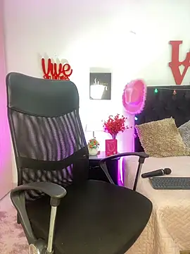 AriannaTorres online show from 11/18/25, 11:03