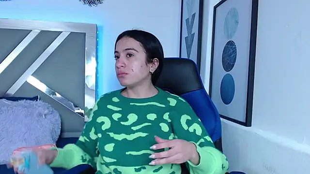 Snapshot of ZaraDames_ chatting on 12/30/24, 12:54 ZaraDames online show from 12/30/24, 12:54