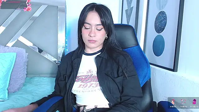 Snapshot of ZaraDames_ chatting on 03/23/25, 05:00 ZaraDames online show from 03/23/25, 05:00