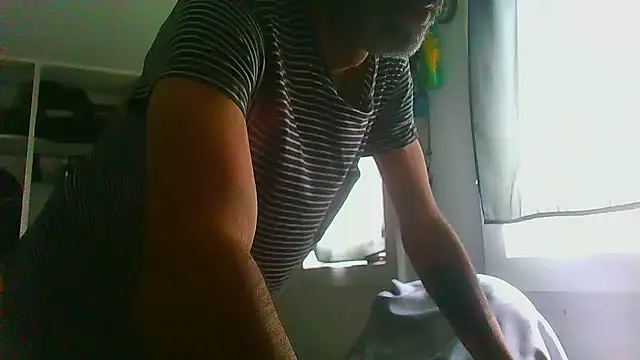 Snapshot of Garrafade24 chatting on 11/16/25, 11:27 Garrafade24 online show from 11/16/25, 11:27