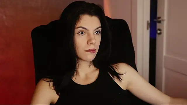 Snapshot of mistress__rochelle chatting on 01/18/25, 06:10 mistress  rochelle online show from 01/18/25, 06:10