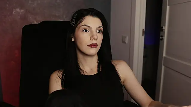 Snapshot of mistress__rochelle chatting on 02/18/25, 05:53 mistress  rochelle online show from 02/18/25, 05:53