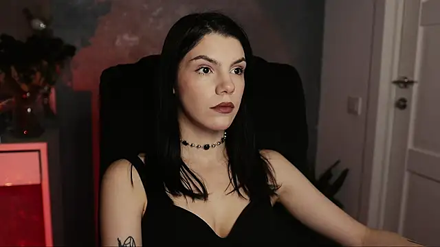 Snapshot of mistress__rochelle chatting on 02/21/25, 06:37 mistress  rochelle online show from 02/21/25, 06:37