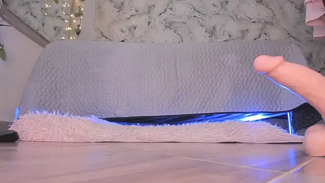 Snapshot of Bella_desi_ chatting on 10/10/25, 01:10 Bella desi online show from 10/10/25, 01:10