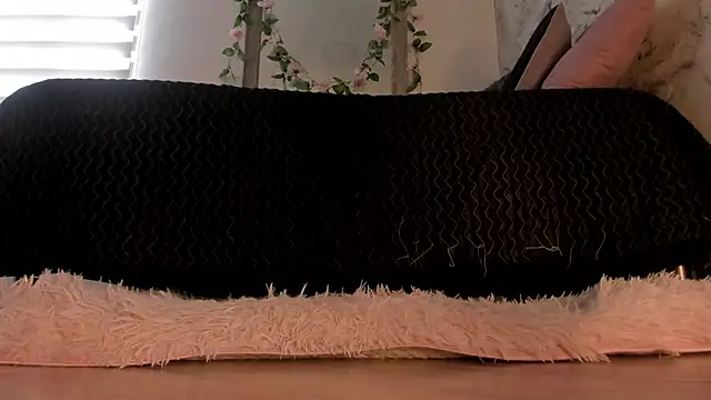 Snapshot of Bella_desi_ chatting on 10/13/25, 01:11 Bella desi online show from 10/13/25, 01:11