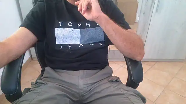 Snapshot of cocco1980xxxx chatting on 07/31/26, 08:03 cocco1980xxxx online show from 07/31/26, 08:03