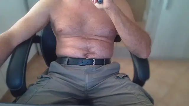 Snapshot of cocco1980xxxx chatting on 08/04/26, 07:11 cocco1980xxxx online show from 08/04/26, 07:11