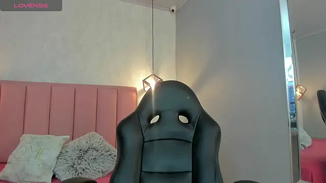 SUNNYCYRUS online show from 09/23/25, 12:30