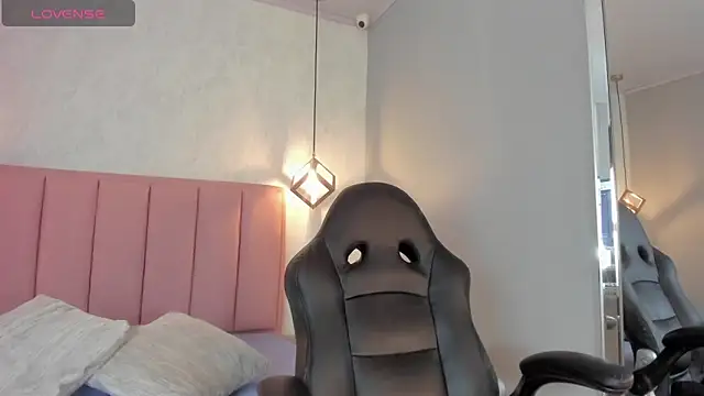 SUNNYCYRUS online show from 10/21/25, 12:50