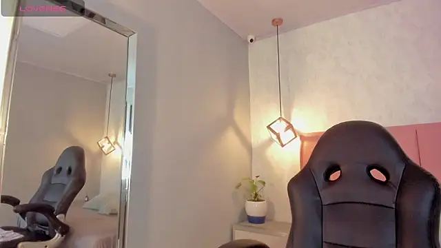 SUNNYCYRUS online show from 10/30/25, 12:28