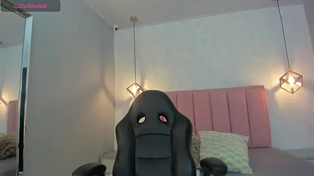 SUNNYCYRUS online show from 11/10/25, 12:37