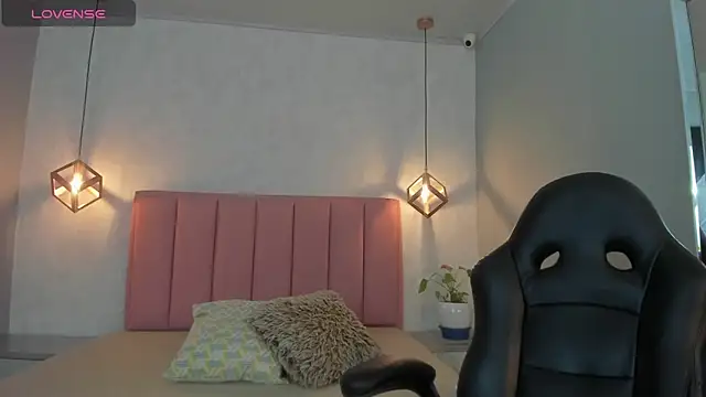 SUNNYCYRUS online show from 11/11/25, 12:38