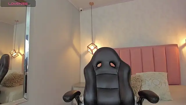 SUNNYCYRUS online show from 02/10/26, 12:42