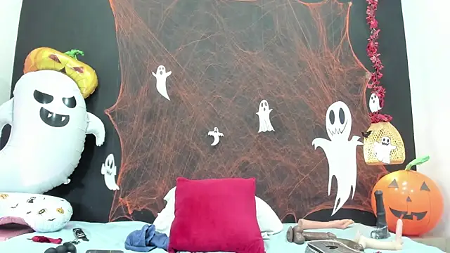 Luna smit08 online show from 10/28/25, 07:27