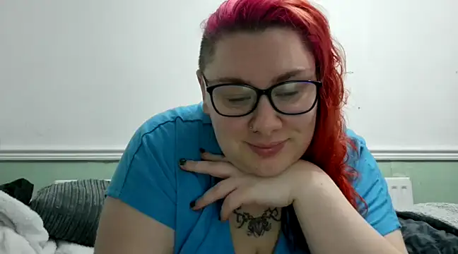 Snapshot of Bustycurves chatting on 12/12/24, 11:40 Bustycurves online show from 12/12/24, 11:40