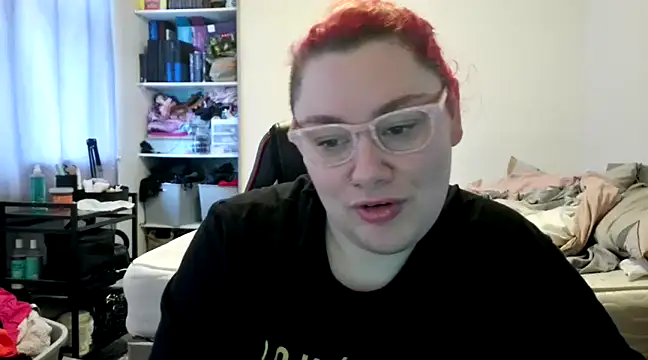 Snapshot of Bustycurves chatting on 12/17/24, 10:44 Bustycurves online show from 12/17/24, 10:44