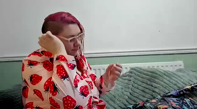 Snapshot of Bustycurves chatting on 12/19/24, 10:02 Bustycurves online show from 12/19/24, 10:02