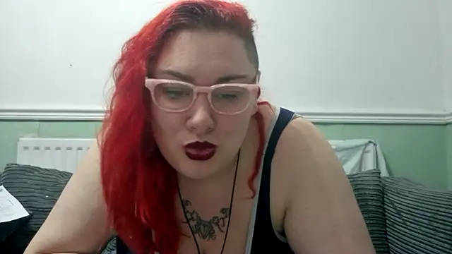 Snapshot of Bustycurves chatting on 02/14/25, 10:04 Bustycurves online show from 02/14/25, 10:04