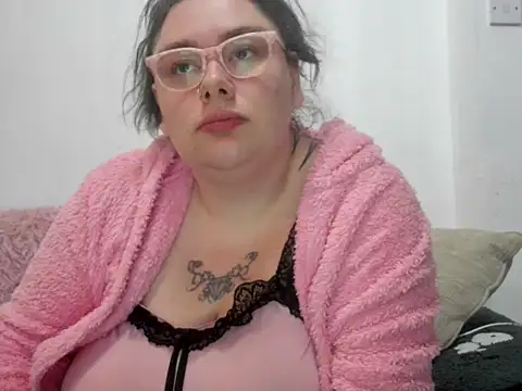 Snapshot of Bustycurves chatting on 10/09/25, 07:23 Bustycurves online show from 10/09/25, 07:23