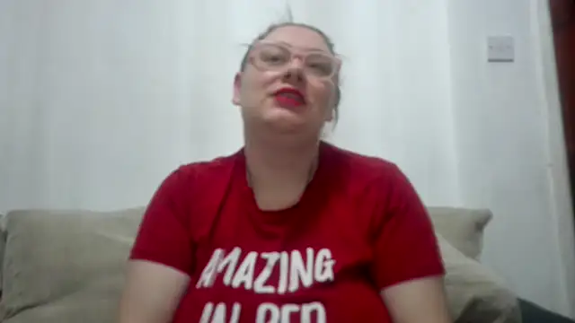 Snapshot of Bustycurves chatting on 10/25/25, 10:37 Bustycurves online show from 10/25/25, 10:37