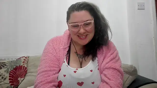 Snapshot of Bustycurves chatting on 10/27/25, 08:46 Bustycurves online show from 10/27/25, 08:46