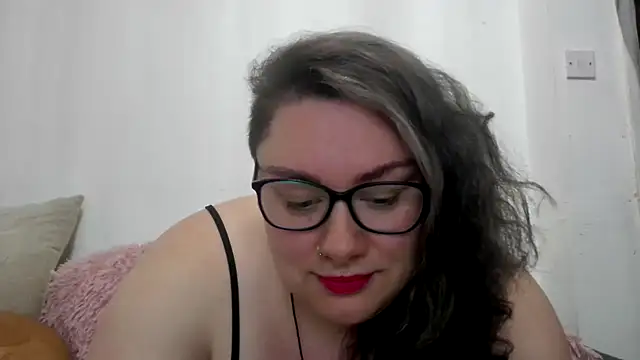 Snapshot of Bustycurves chatting on 11/02/25, 01:08 Bustycurves online show from 11/02/25, 01:08