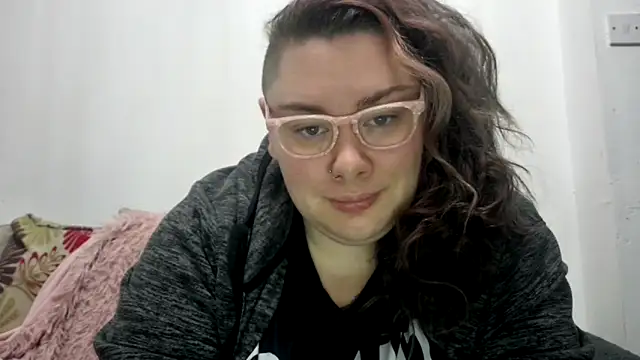 Snapshot of Bustycurves chatting on 11/19/25, 04:12 Bustycurves online show from 11/19/25, 04:12